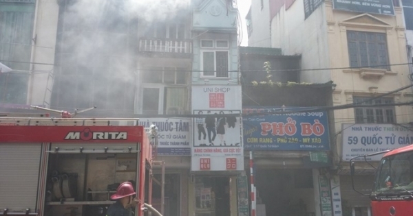 Hà Nội: Cháy Shop thời trang, cả khu phố bị hun khói