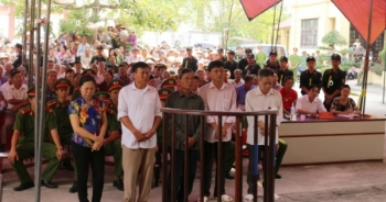 Hà Nam: Bán đất trái thẩm quyền, 4 quan xã và 1 quan huyện nhận án tù