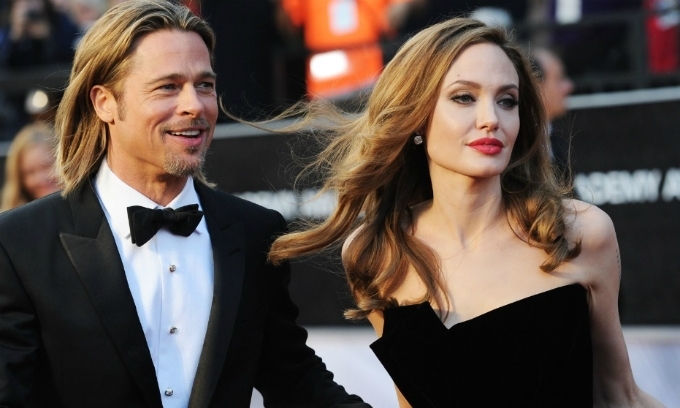 Trước khi đến với nhau, Angelina Jolie đ&atilde; c&oacute; hai lần đ&ograve;, Brad Pitt cũng từng trải qua một đời vợ.