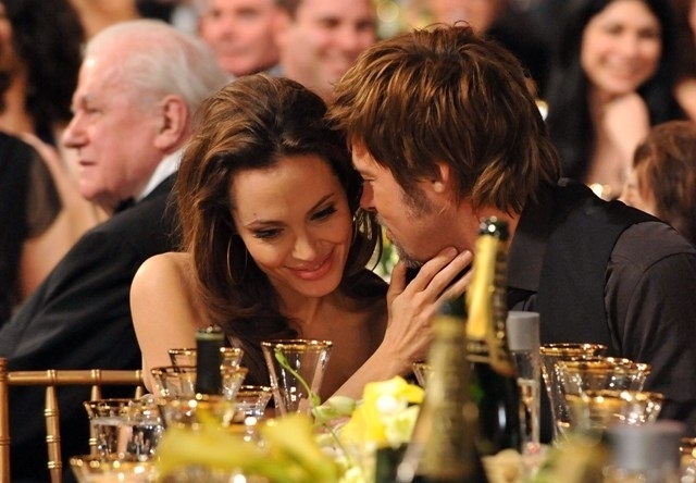 Angelina Jolie &ndash; Brad Pitt t&igrave;nh cảm trong lễ trao giải SAG Awards 2008.