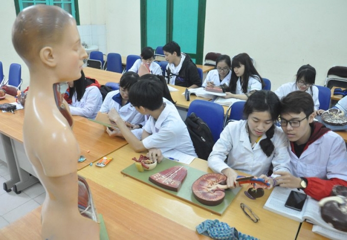 Lớp học của sinh vi&ecirc;n Y khoa Trường ĐH Y H&agrave; Nội. Ảnh: Văn Chung.
