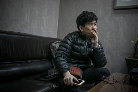Yu Woo-sung, người bị vu oan tội hoạt động gi&aacute;n điệp cho Triều Ti&ecirc;n, xuất hiện trong phim t&agrave;i liệu&nbsp;Spy Nation. Ảnh:New York Times