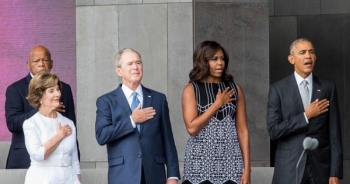 Tổng thống Obama làm ‘phó nháy’ cho cựu Tổng thống Bush