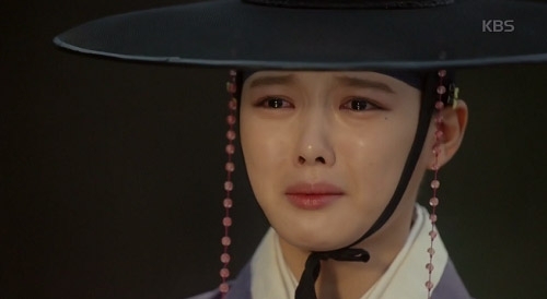 Mây họa ánh trăng tập 11: Kim Yoo Jung khóc nức nở khi tái ngộ mẹ ruột