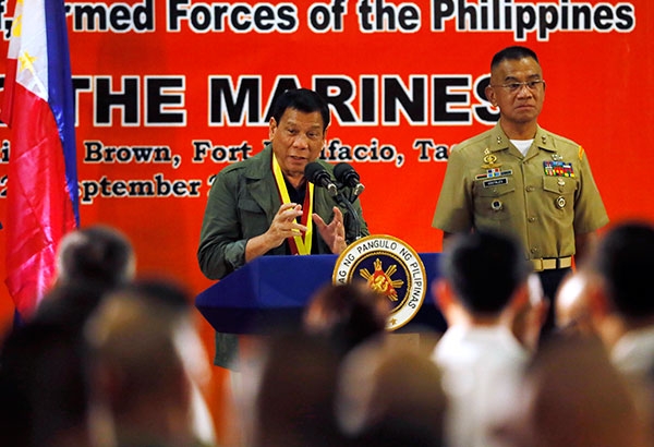 Tổng thống Rodrigo Duterto ph&aacute;t biểu tại&nbsp;cứ thủy qu&acirc;n lục chiến Philippines ở th&agrave;nh phố Taguig. (Ảnh: Philstar)