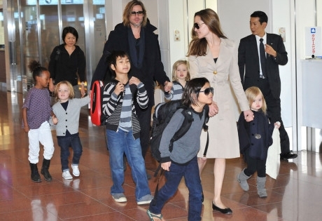 Angelina Jolie rạch ròi tài sản với Brad Pitt