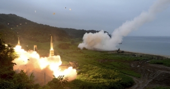 Hàn Quốc tập trận bắn đạn thật tấn công khu thử hạt nhân Triều Tiên