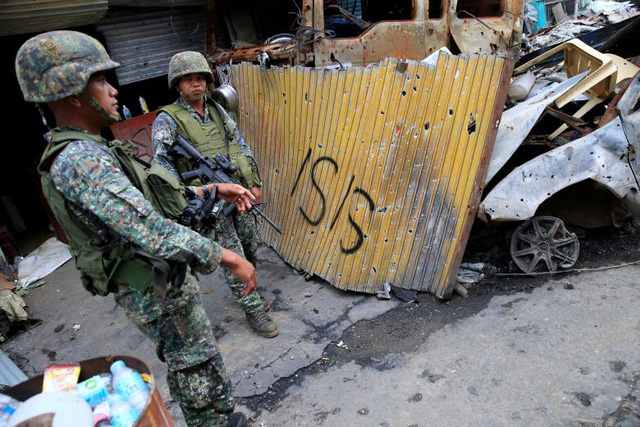 800 người thiệt mạng trong cuộc chiến chống phiến qu&acirc;n th&acirc;n IS tại Philippines.