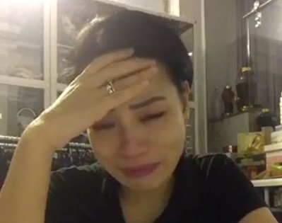 Vợ nghệ sĩ Xuân Bắc vừa khóc vừa bức xúc khi livestream