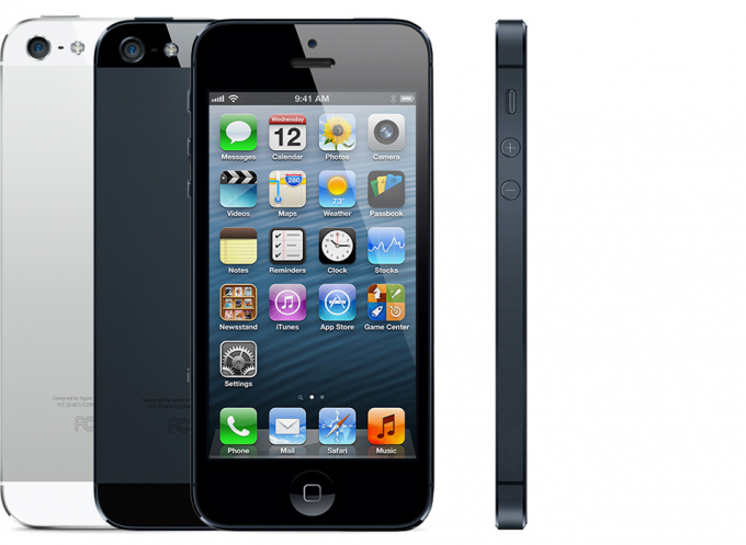 iPhone 5 được mang về Việt Nam kh&aacute; sớm sau khi được mở b&aacute;n tại một số nước l&acirc;n cận trong khu vực v&agrave;o cuối th&aacute;ng 9. Những chiếc m&aacute;y đều ti&ecirc;n được ch&agrave;o b&aacute;n tại Việt Nam c&oacute; gi&aacute; từ 23 triệu trở l&ecirc;n cho tới 27 triệu, t&ugrave;y phi&ecirc;n bản bộ nhớ trong. Gi&aacute; b&aacute;n n&agrave;y cao hơn gấp rưỡi mức gi&aacute; đề xuất của Apple.