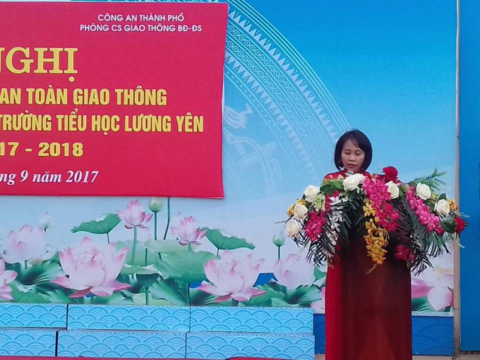 B&agrave; Nguyễn Thị Lan Anh - Hiệu trưởng Trường Tiểu học Lương Y&ecirc;n ph&aacute;t biểu tại buổi lễ.