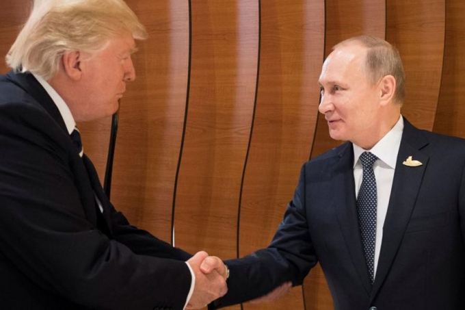 Tổng thống Mỹ Donald Trump v&agrave; Tổng thống Nga Vladimir Putin. Ảnh: Reuters