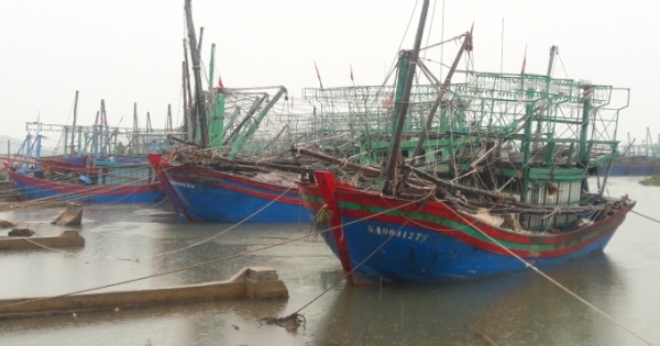 Nghệ An: Cấm biển, hoãn các cuộc họp dồn sức chống bão số 10