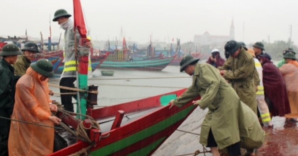 Chùm ảnh: Chính quyền và nhân dân Hà Tĩnh chuẩn bị phương án đối phó với siêu bão số 10
