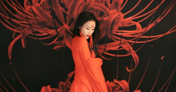 Bà xã ca sĩ Việt Hoàn gây sốt khi cover nhạc phim “Tam sinh tam thế thập lý đào hoa”