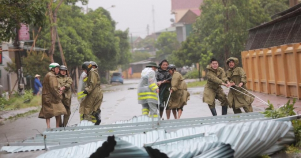 Miền Trung có 12 người thương vong, 23 nghìn ngôi nhà bị tốc mái do cơn bão số 10