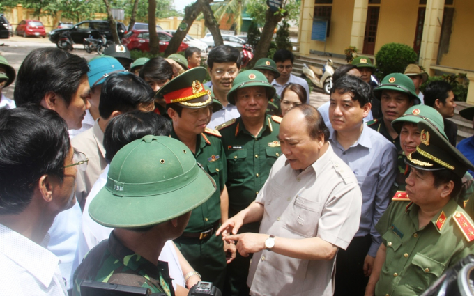 Thủ tướng Nguyễn Xu&acirc;n Ph&uacute;c chỉ đạo tỉnh Nghệ An cần sớm khắc phục hậu quả, ổn định đời sống người d&acirc;n sau b&atilde;o số 10.