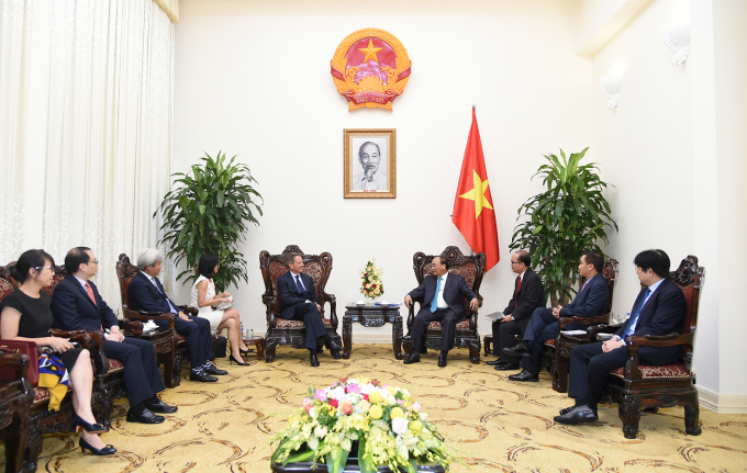 Thủ tướng Nguyễn Xu&acirc;n Ph&uacute;c tiếp &ocirc;ng&nbsp;Timothy Geithner.