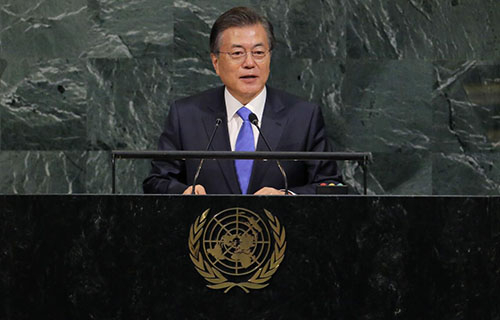 Tổng thống H&agrave;n Quốc&nbsp;Moon Jae-in ph&aacute;t biểu tại Đại Hội Đồng Li&ecirc;n Hợp Quốc. Ảnh:&nbsp;Reuters.&nbsp;