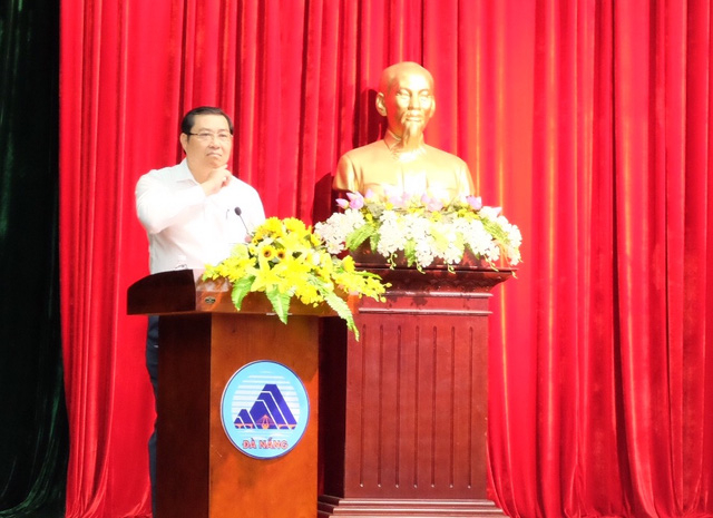 Chủ tịch UBND Th&agrave;nh phố Huỳnh Đức Thơ chủ tr&igrave; cuộc họp thường kỳ của UBND TP.