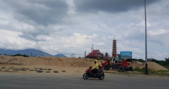 Liên Chiểu, Đà Nẵng: Có hay không việc UBND quận cho mượn đất doanh nghiệp tập kết cát trái phép?