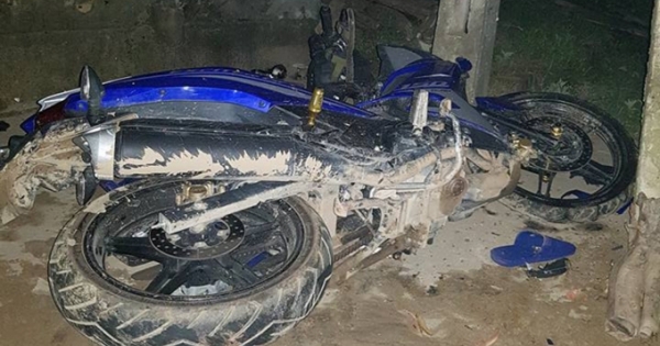 Bắc Giang: Xe máy đâm cột điện, hai thanh niên tử vong tại chỗ