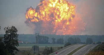 Kho vũ khí ở Ukraine phát nổ dữ dội, hơn 20.000 người sơ tán