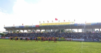 Khán đài đông nghịt người dự Lễ hội chọi trâu Đồ Sơn năm 2017
