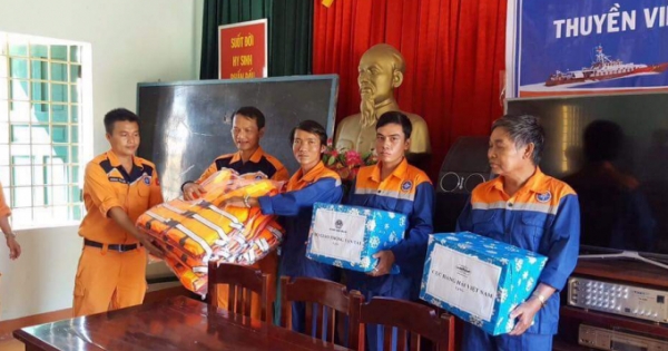 Ứng cứu thành công 3 ngư dân gặp nạn trên biển Bình Định
