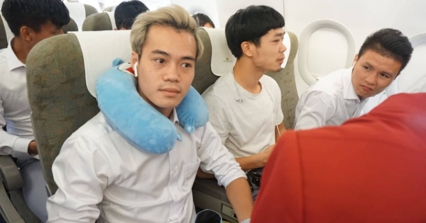Những tiết lộ về đội tuyển Olympic Việt Nam trên chuyến bay về nước