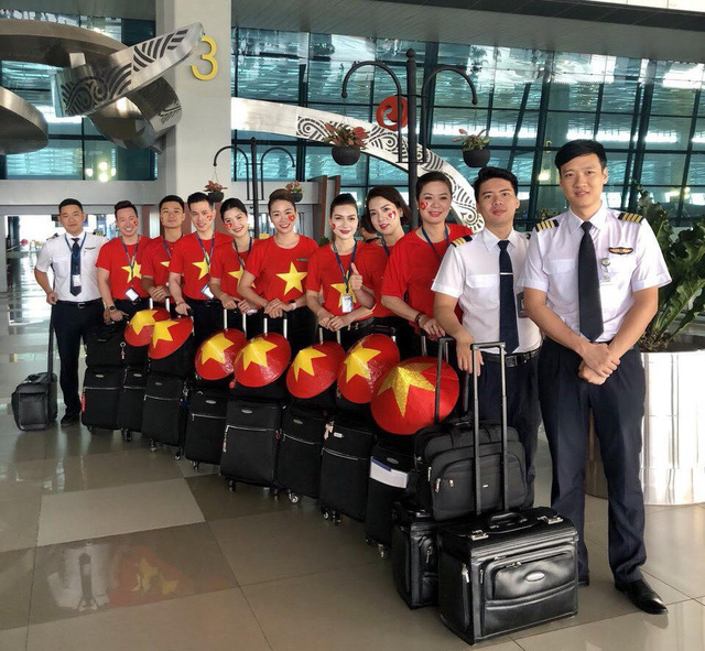 Phi h&agrave;nh đo&agrave;n của Vietnam Airlines phục vụ chuyến bay đặc biệt đưa Olympic Việt Nam v&agrave; đo&agrave;n thể thao dự ASEAD về nước s&aacute;ng 2/9.