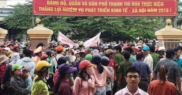 Xử lý rác ở Quảng Ngãi: Đối thoại không thành, dân tiếp tục chặn xe