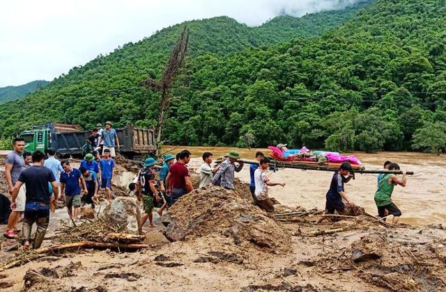 Mưa lũ đ&atilde; g&acirc;y thiệt hại nặng nề về người v&agrave; t&agrave;i sản tại huyện Mường L&aacute;t