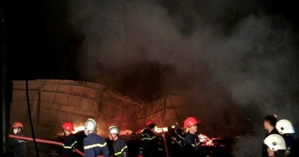 Quảng Nam: Hơn 5 tiếng chìm trong biển lửa, xưởng gỗ 1.200m2 bị thiêu rụi