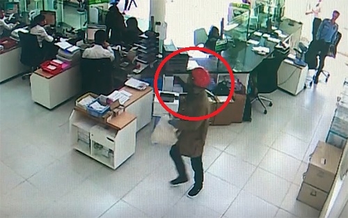 [Clip]: Nhận dạng hai kẻ nổ súng cướp ngân hàng ở Khánh Hòa