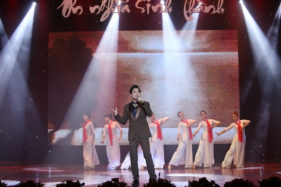 Ca sĩ Ngọc Sơn tham gia biểu diễn trong chương tr&igrave;nh