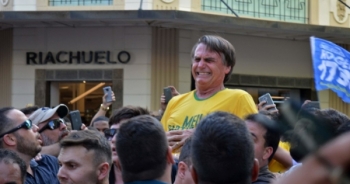 Ứng cử viên tổng thống Brazil bị đâm dao khi đang vận động tranh cử