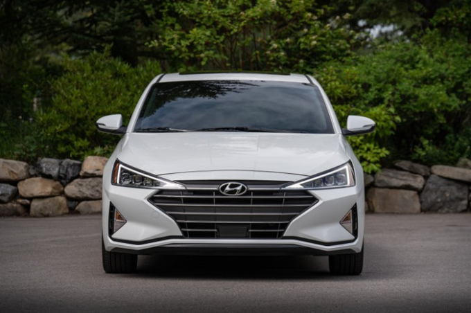 Hyundai Elantra 2019 c&oacute; gi&aacute; khởi điểm từ 415 triệu đồng tại Mỹ