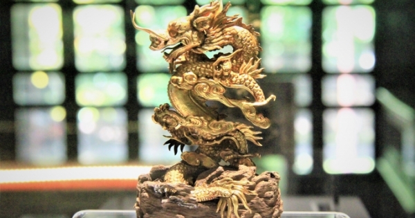 Thưởng lãm hình ảnh "Rồng - Phượng trên bảo vật triều Nguyễn"