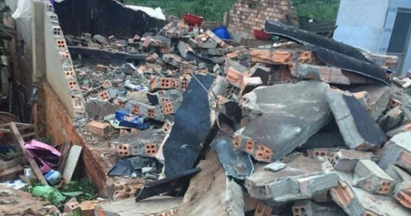 Lâm Đồng: Lốc xoáy mạnh, khiến nhiều ngôi nhà hư hỏng