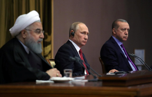 Tổng thống Nga Vladimir Putin (giữa) Tổng thống Iran Hassan Rouhani v&agrave; Tổng thống Thổ Nhĩ Kỳ Tayyip Erdogan (Ảnh: Reuters)