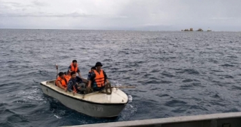 Tàu 739 kịp thời chuyển bệnh nhân đi cấp cứu tại đảo Trường Sa