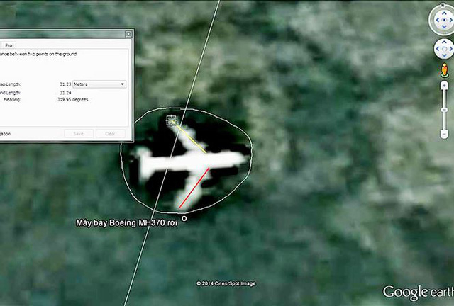 H&igrave;nh ảnh được cắt từ video của người đ&agrave;n &ocirc;ng đến cơ quan truyền th&ocirc;ng khẳng định anh đ&atilde; t&igrave;m thấy m&aacute;y bay MH370. Ảnh: Anh Qu&acirc;n