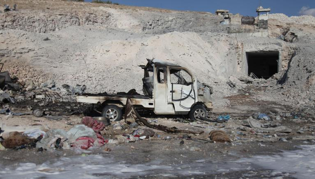 Xe tải bị thi&ecirc;u rụi sau c&aacute;c cuộc kh&ocirc;ng k&iacute;ch tại Syria ng&agrave;y 8/9 (Ảnh: AFP)