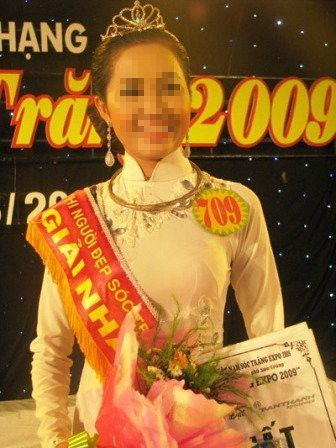 Hoa hậu Nam M&ecirc; K&ocirc;ng 2009 V&otilde; Thị Mỹ Xu&acirc;n tại thời điểm đăng quang ng&ocirc;i hoa hậu ở S&oacute;c Trăng.