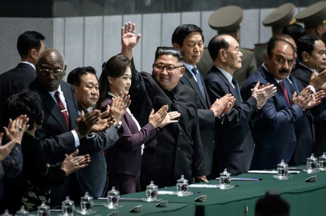 Nh&agrave; l&atilde;nh đạo Triều Ti&ecirc;n Kim Jong-un chủ tr&igrave; buổi lễ.