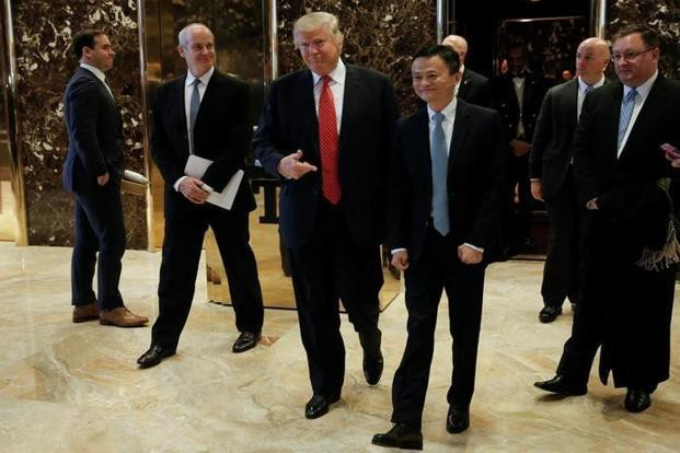 Jack Ma gặp Tổng thống đắc cử của Mỹ Donald Trump tại cao ốc Trump Tower ở New York, Mỹ, th&aacute;ng 1/2017 - Ảnh: Reuters.