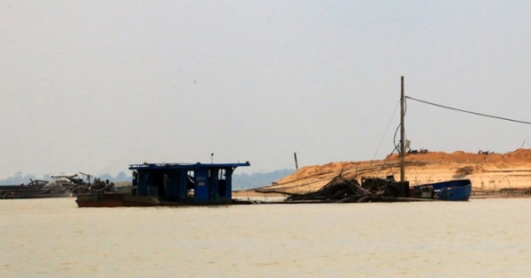 Yêu cầu chấn chỉnh hoạt động khai thác cát tại hồ Dầu Tiếng