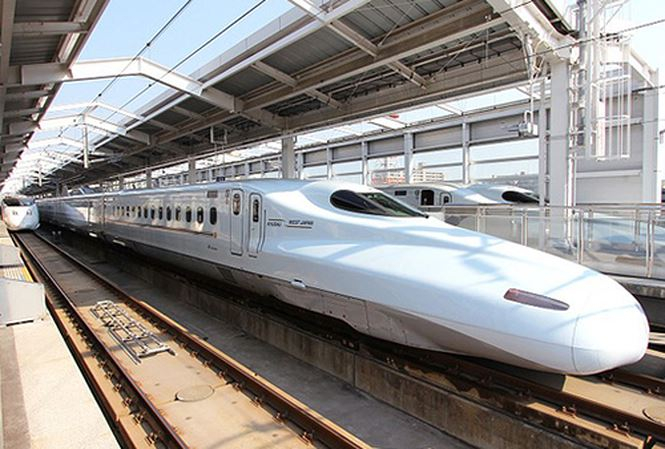 T&agrave;u shinkansen ở Nhật Bản với tốc độ trung b&igrave;nh 300km/h. Ảnh minh họa.