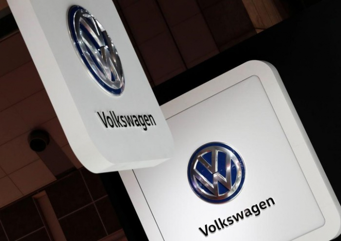 Logo của Volkswagen - Ảnh: Reuters